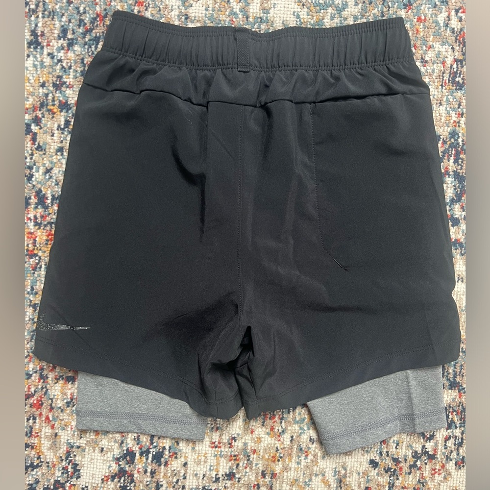 Nike Dri-fit girls shorts - Picture 7 of 9
